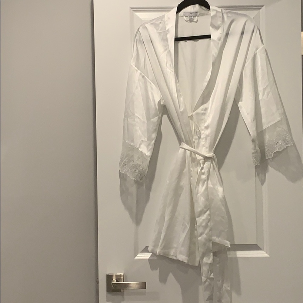 H Halston white nigh robe- size S/M